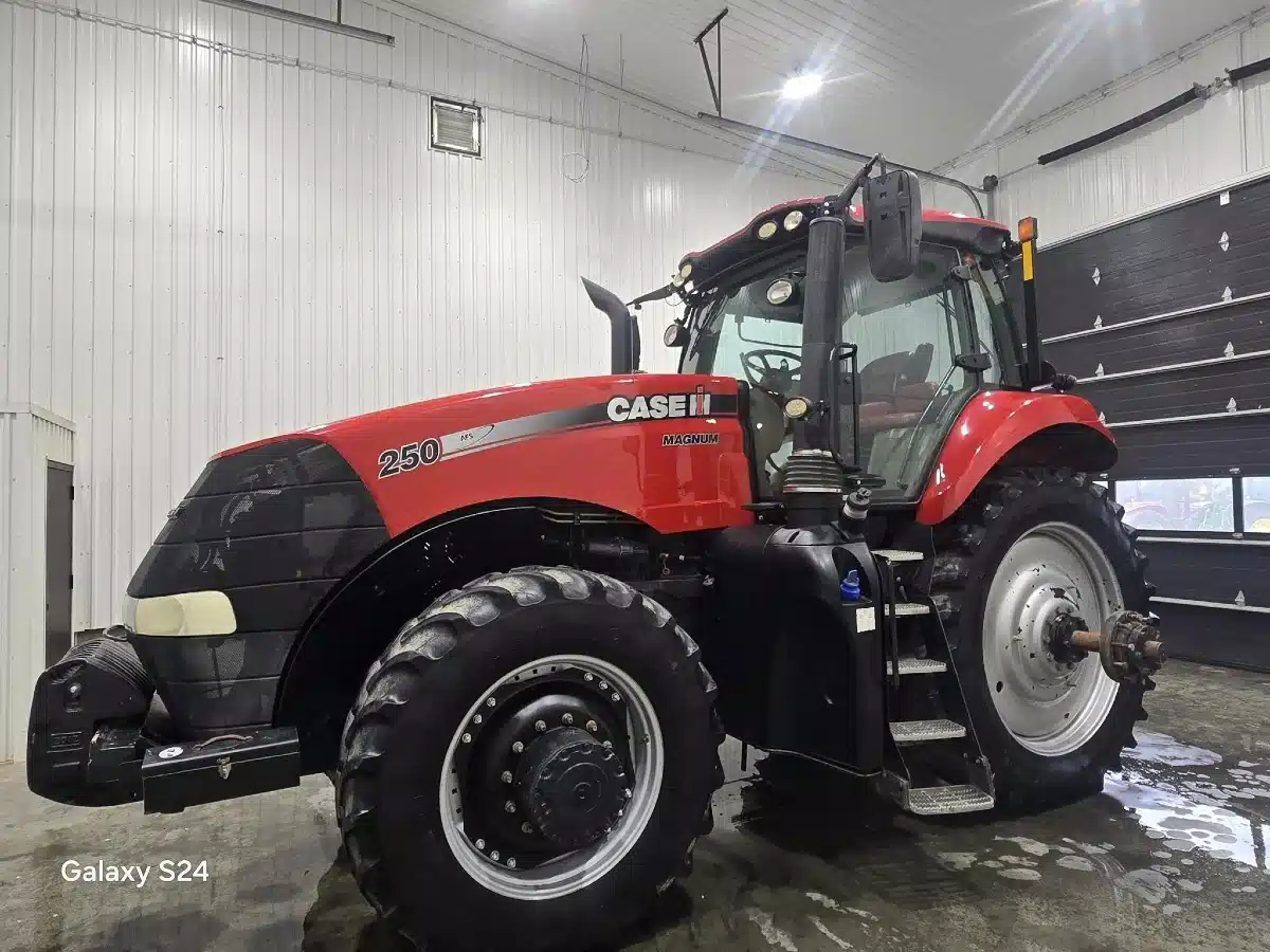 Gallery image 1 for 2015 Case IH MAGNUM 250 Tractor