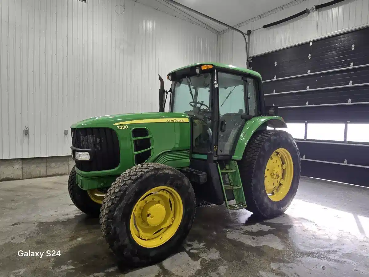 Photo de la Galerie 1 pour 2008 John Deere 7230 Tracteur