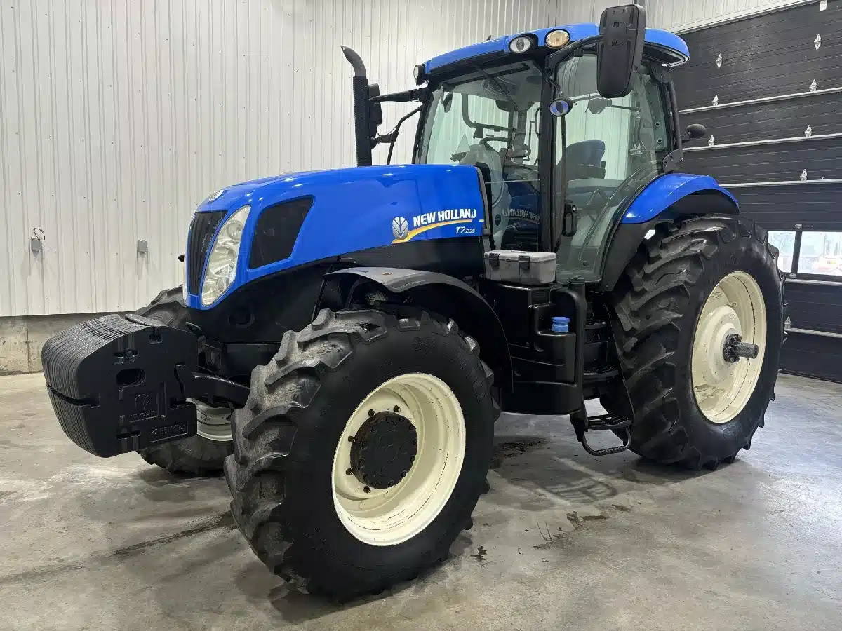 Gallery image 1 for 2011 New Holland T7.235 Tractor