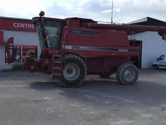 Gallery image 2 for Used 1997 Case IH 2166 Combine