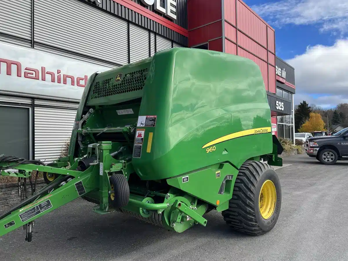 Gallery image 2 for Used 2016 John Deere 960 Round Baler