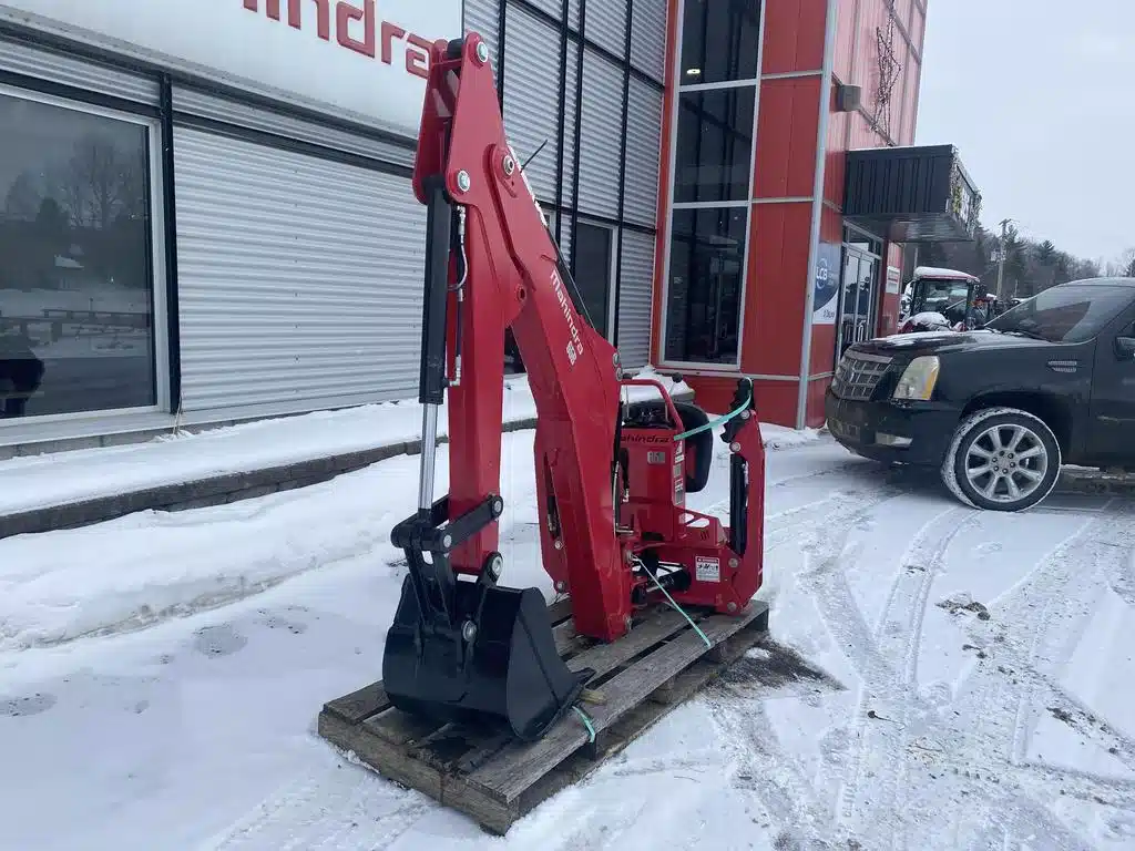 Gallery image 2 for Used 2021 Mahindra 2565B Front End Loader