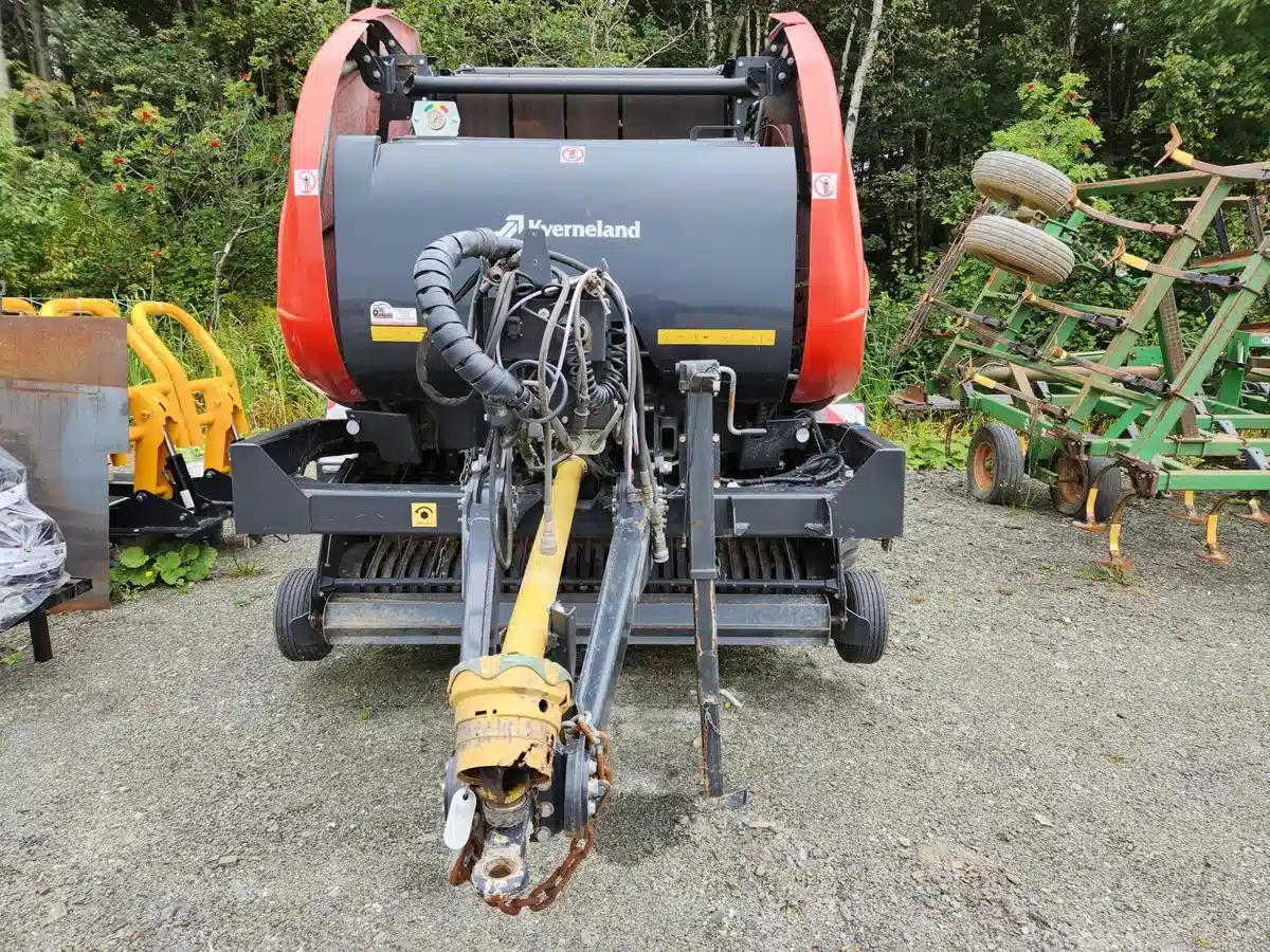 Gallery image 2 for Used 2014 Kverneland 6516 Round Baler