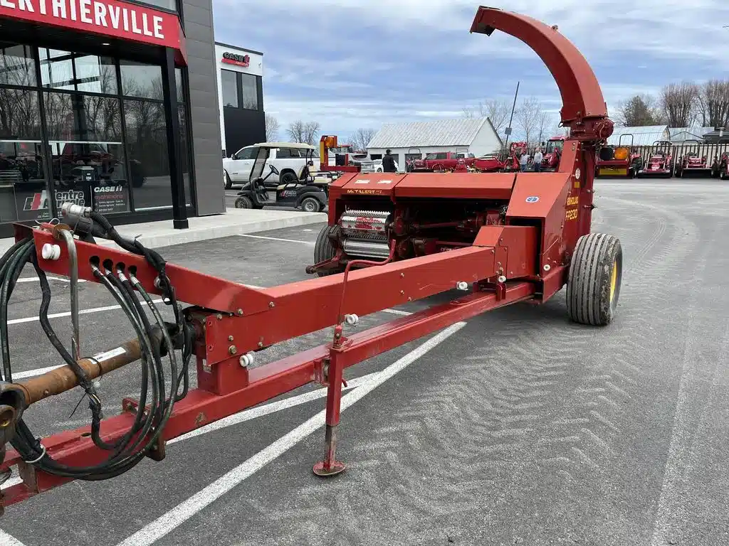 Gallery image 2 for Used 2002 New Holland FP230 Feeder