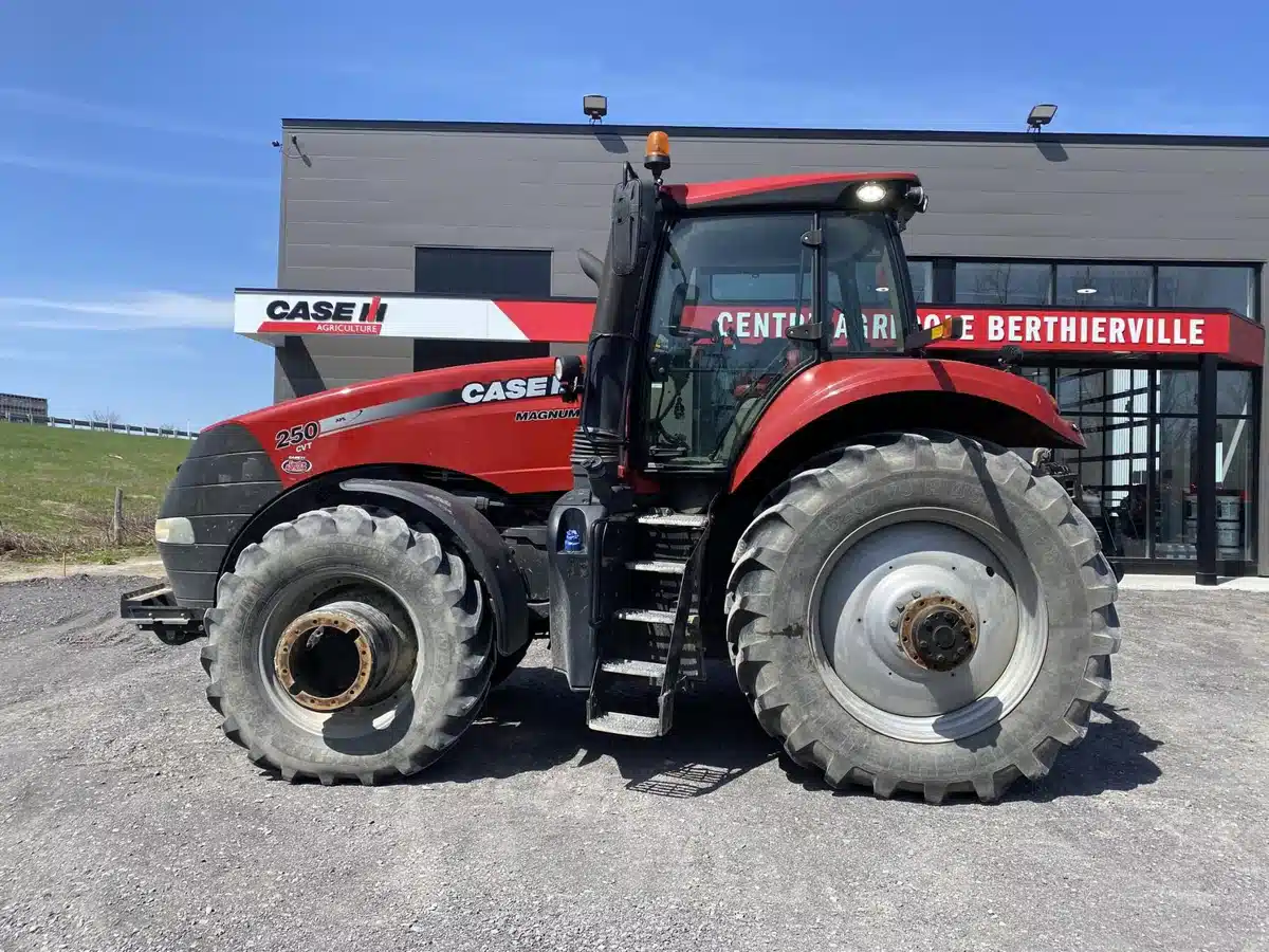 Gallery image 1 for Used 2016 Case IH MAGNUM 250 CVT Tractor