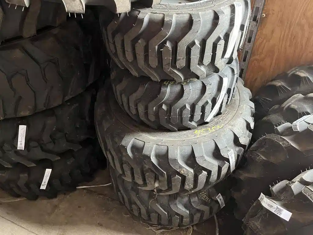Gallery image 1 for Used 2024 Carlisle 20X8/10 27X12.5/15 Tires