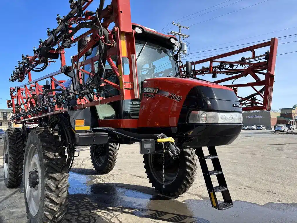 Gallery image 2 for Used 2020 Case IH PATRIOT 3240 Sprayer - Self Propelled