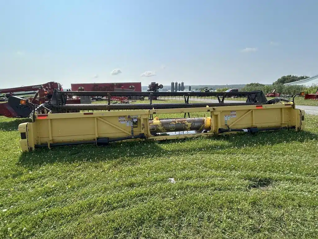Gallery image 2 for Used 2006 New Holland 74C-25 Header - Draper