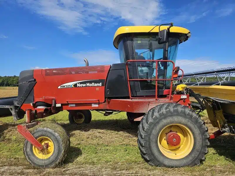 Gallery image 2 for Used 2005 New Holland HW325 Windrower