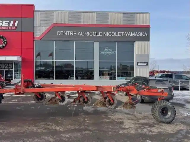 Gallery image 1 for Used 2001 Kuhn VARI LANDER 4V Plow