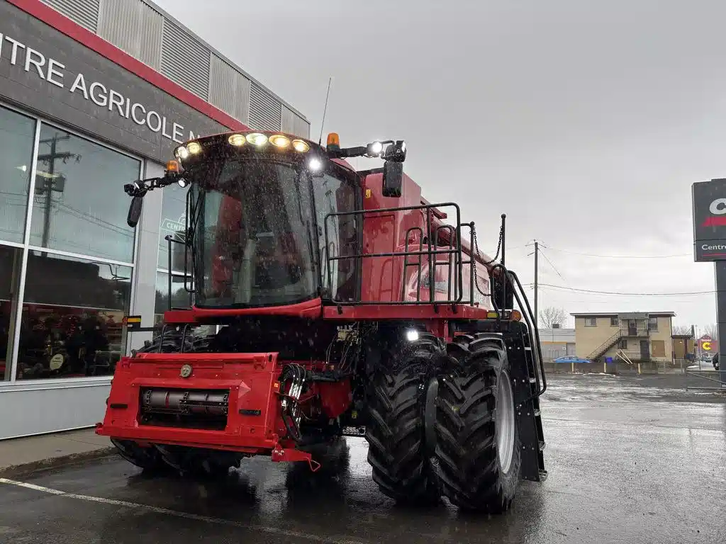 Gallery image 2 for Used 2016 Case IH 7140 Combine