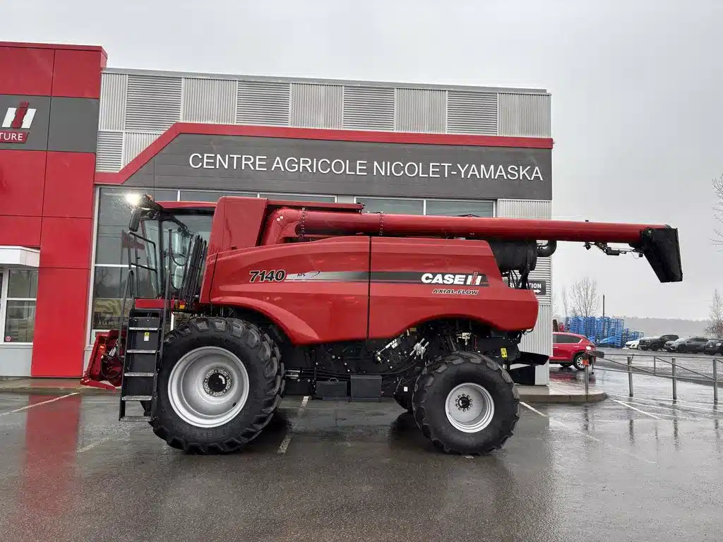 Gallery image 1 for Used 2016 Case IH 7140 Combine