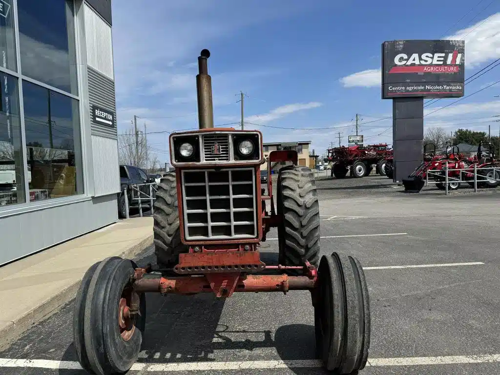 Gallery image 2 for Used 1975 International Harvester 1566 Tractor