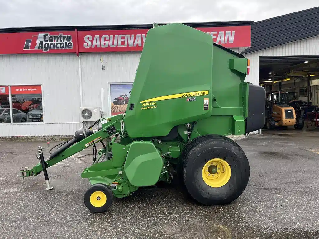Gallery image 1 for Used 2018 John Deere 450M Round Baler
