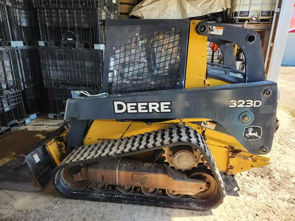Gallery image 1 for Used John Deere 323D Skid Steer