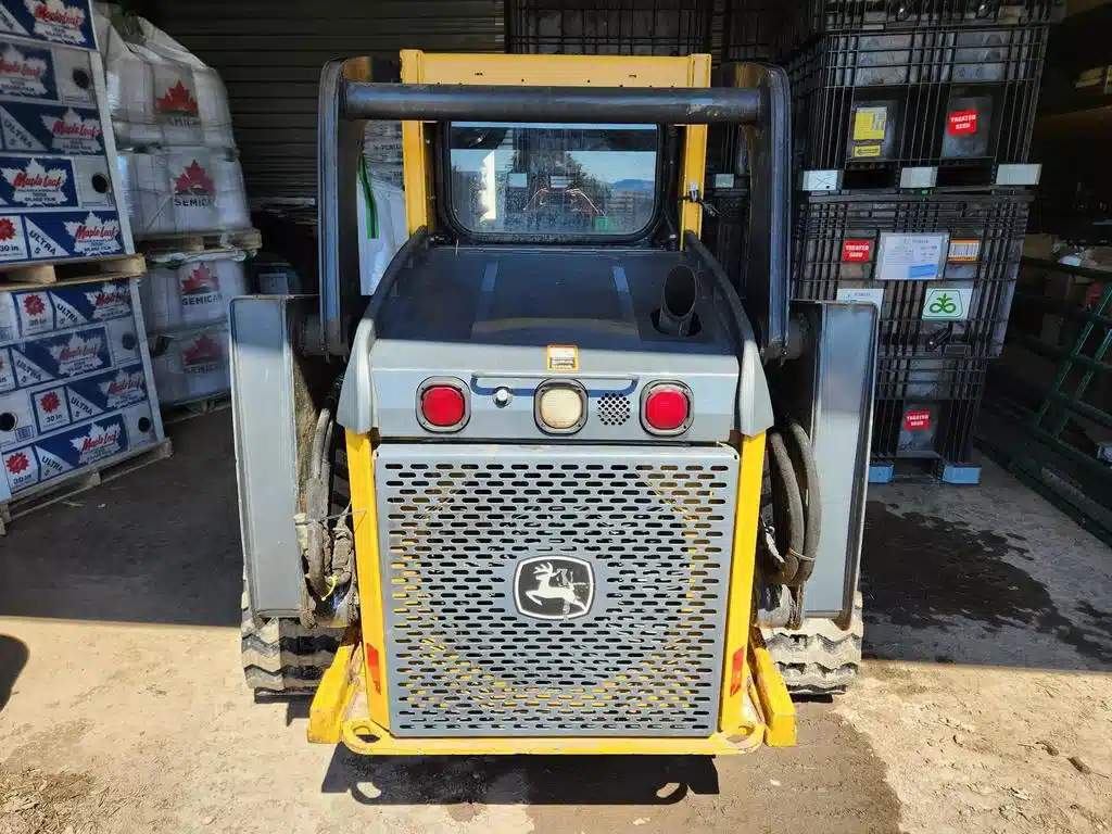Gallery image 2 for Used John Deere 323D Skid Steer