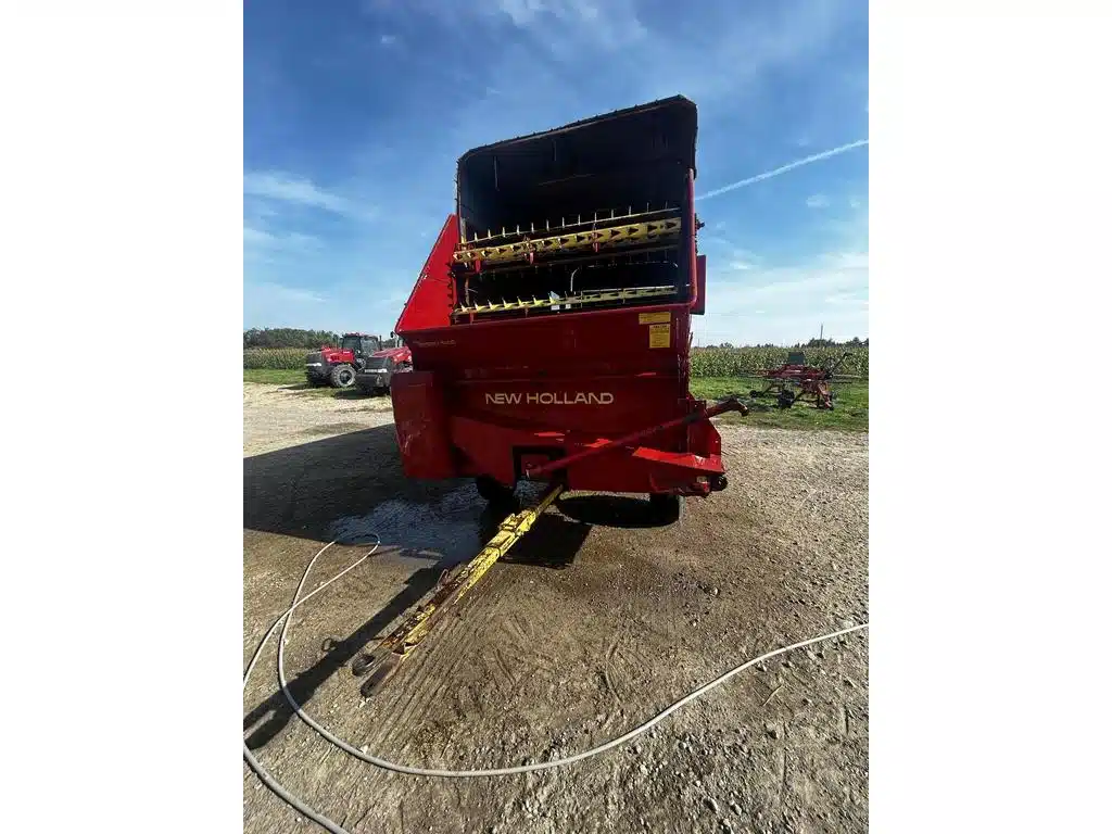 Gallery image 2 for Used New Holland 8 Forage Box