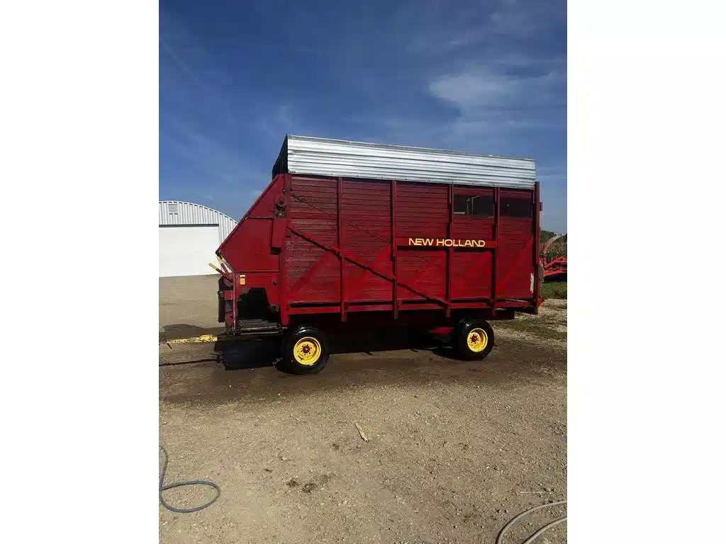 Gallery image 1 for Used New Holland 8 Forage Box