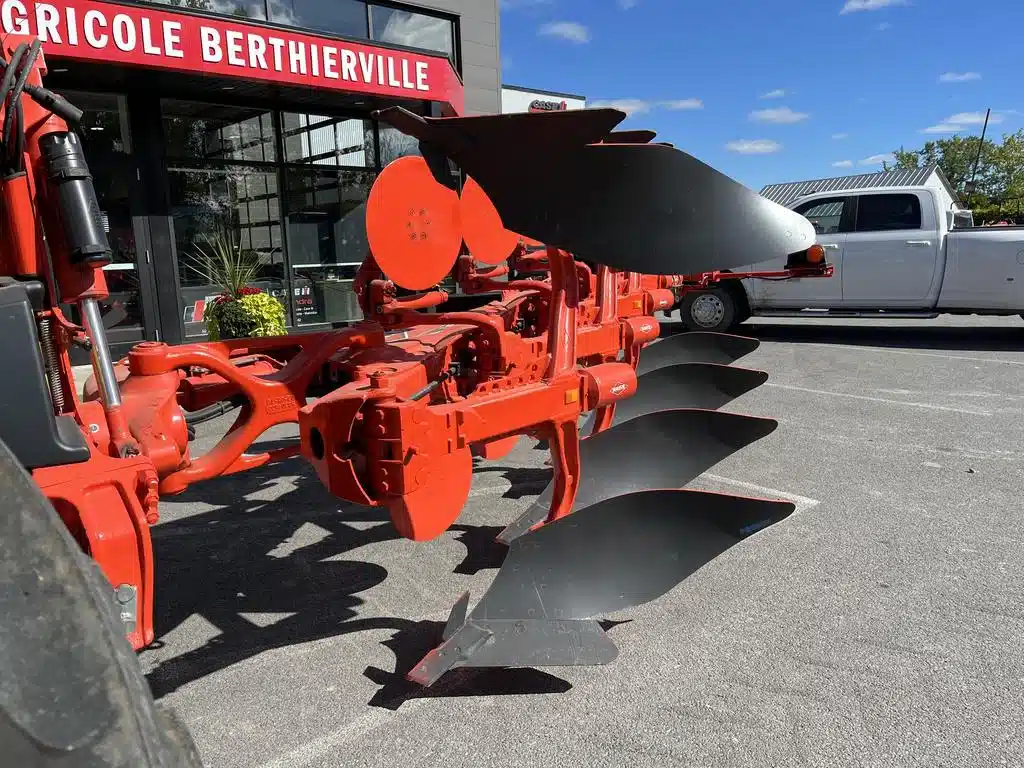 Gallery image 2 for Used 2023 Kuhn Vmaster L4E Plow