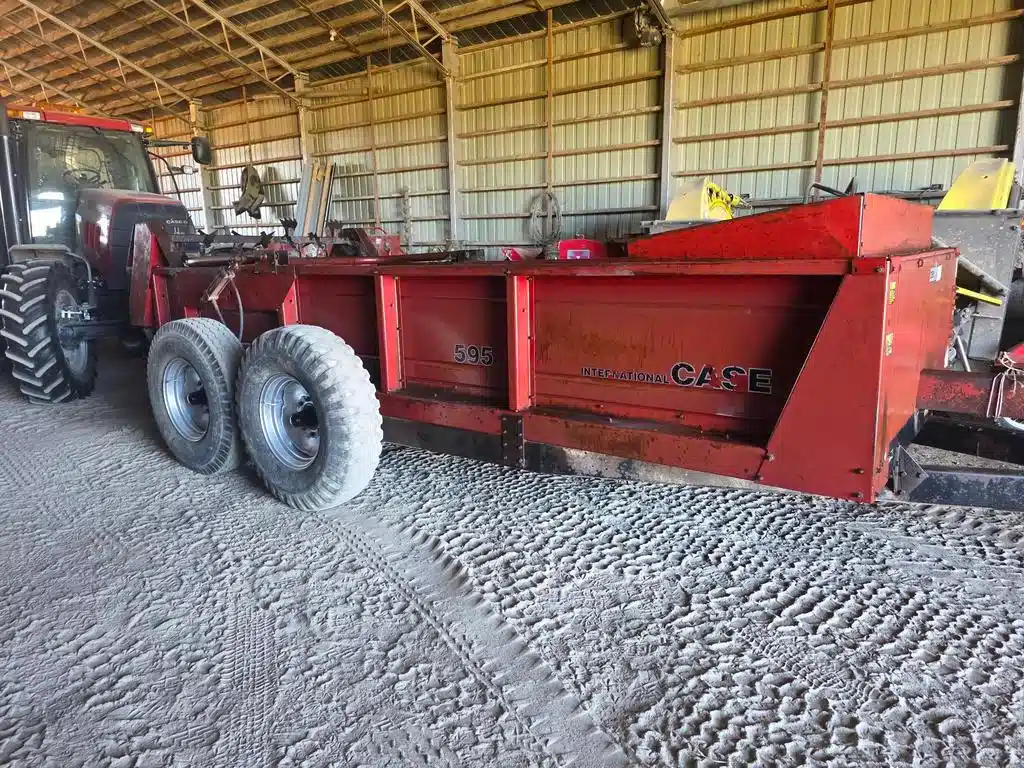 Gallery image 2 for Used 1989 Case IH 595 Manure Spreader