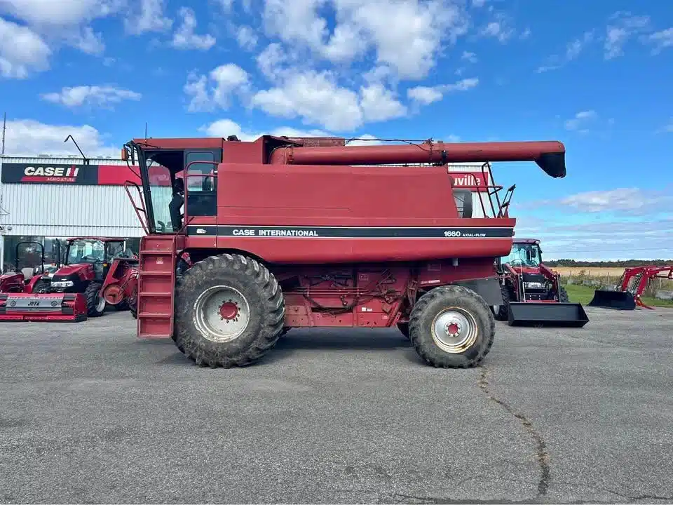 Gallery image 1 for 1988 Case IH 1660 Combine