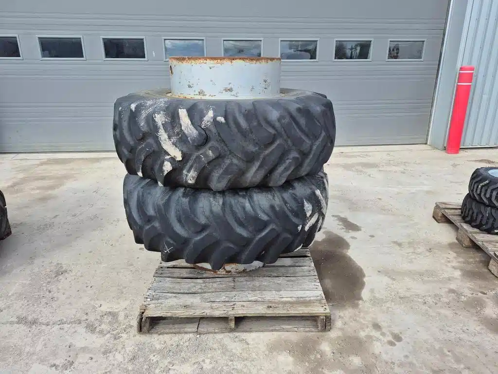 Photo de la Galerie 1 pour Goodyear 16.9-26 Pneus