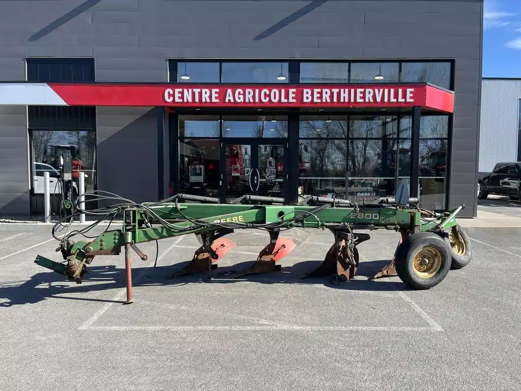 Gallery image 1 for 1989 John Deere 2800 Plow