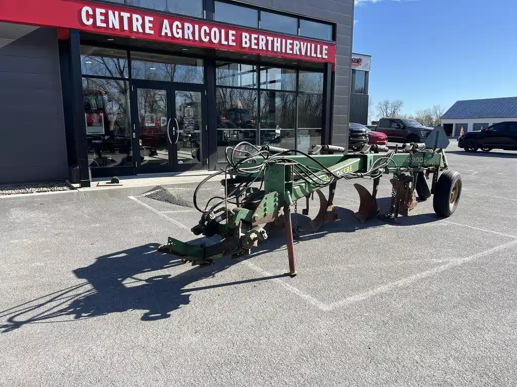 Gallery image 2 for 1989 John Deere 2800 Plow