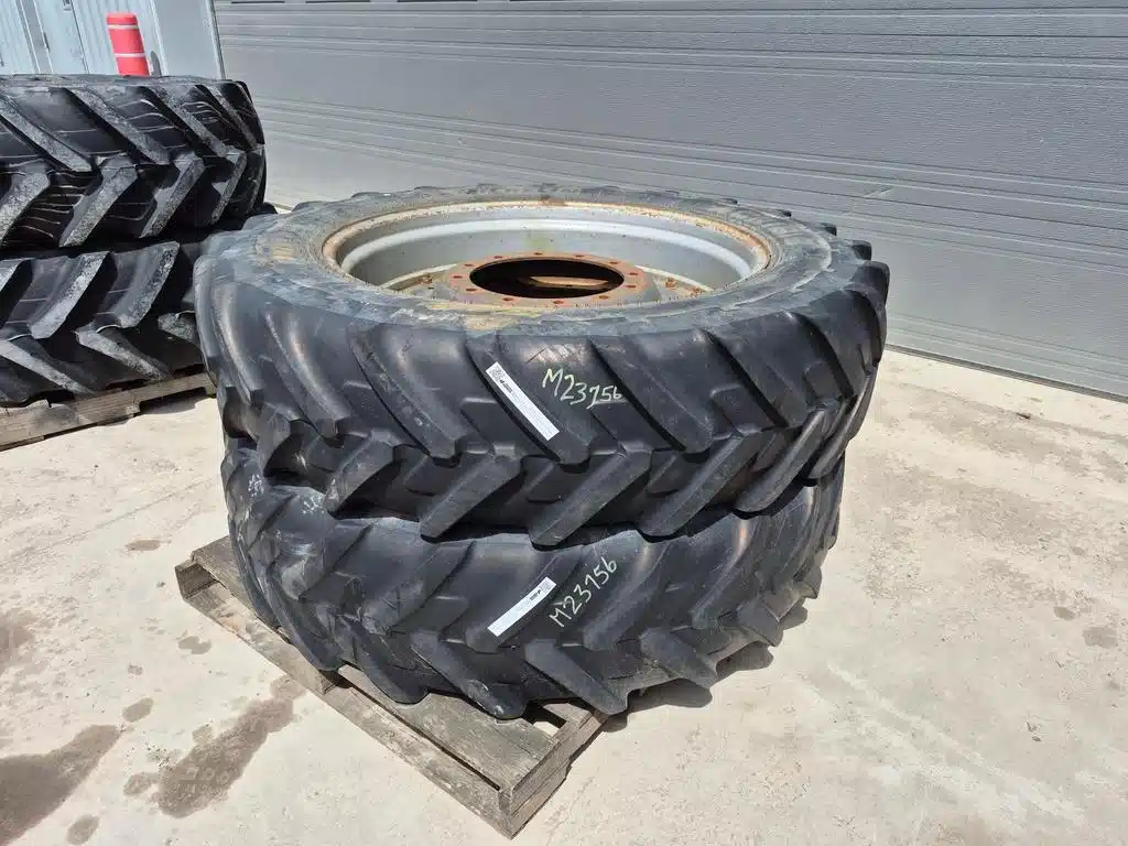Photo de la Galerie 1 pour 2016 Michelin 380/80R38 Pneus