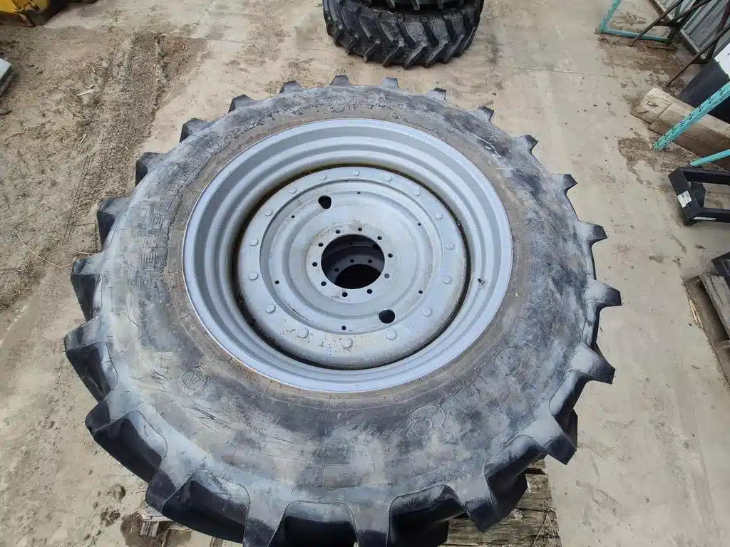 Photo de la Galerie 2 pour 2022 Firestone 460/85R42 Pneus