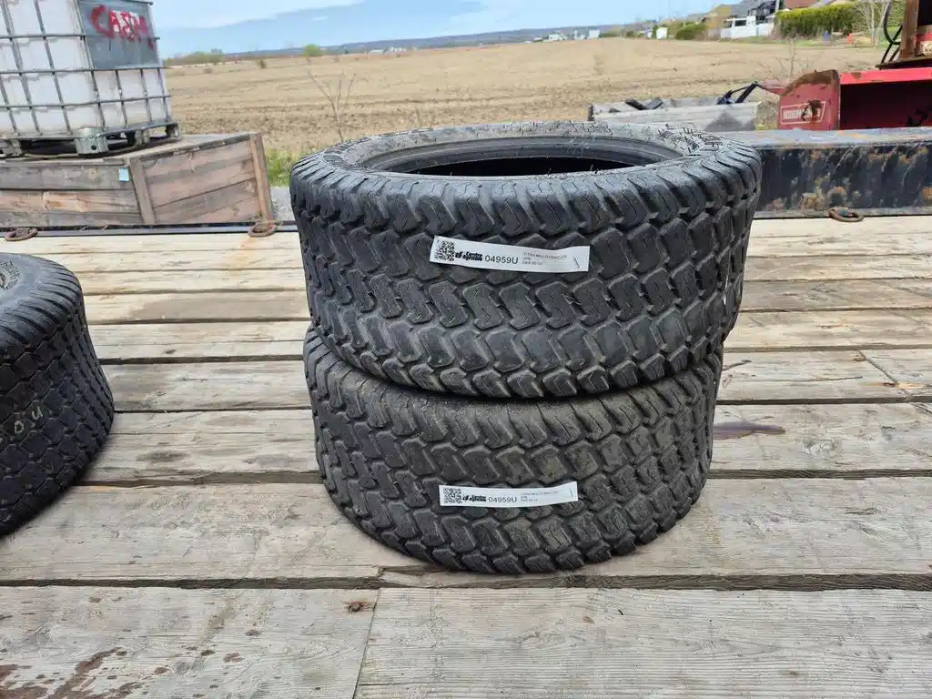 Photo de la Galerie 1 pour 2022 Titan 24/8.50-14 Pneus