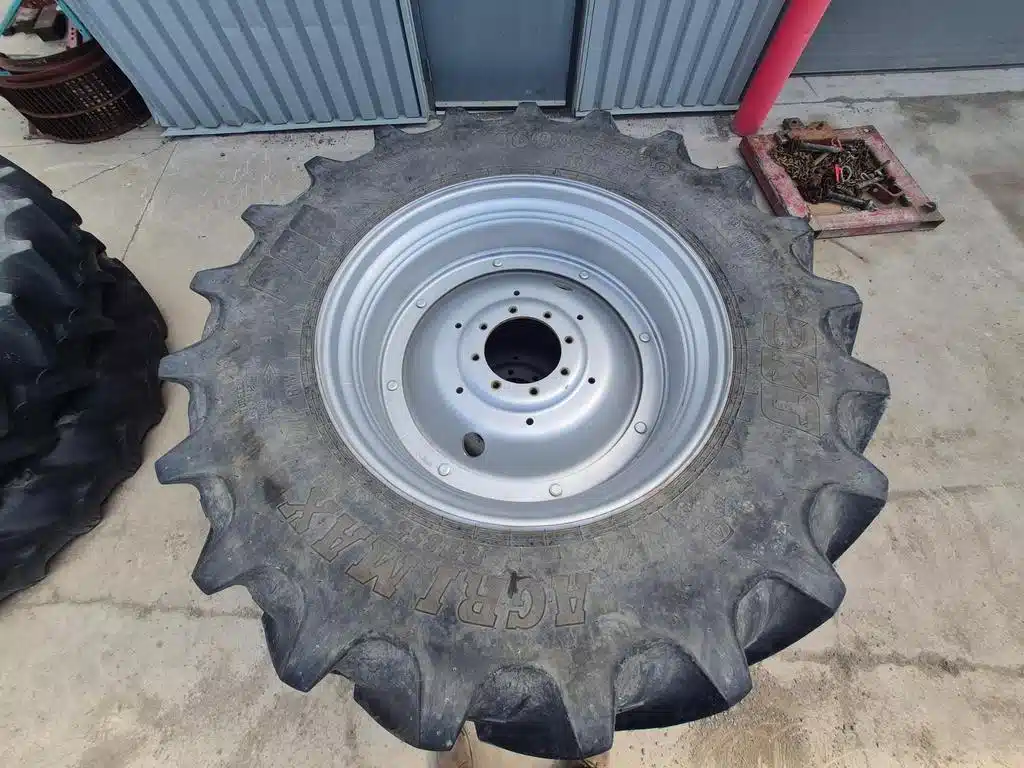 Photo de la Galerie 2 pour 2022 BKT 460/85R38 Pneus