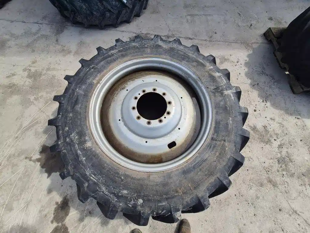 Photo de la Galerie 2 pour 2023 Michelin 480/80R42 Pneus