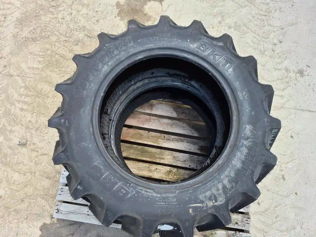 Photo de la Galerie 2 pour 2022 BKT 280/85R24 Pneus