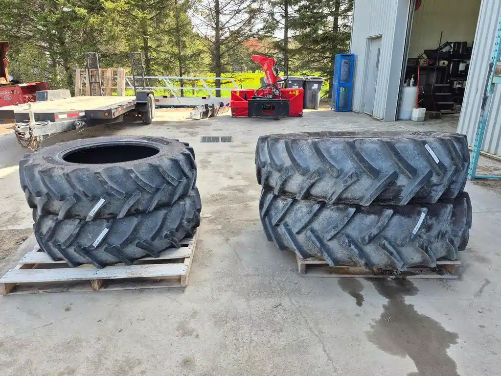Photo de la Galerie 1 pour 2018 Mitas 340/85R28 420/85R38 Pneus