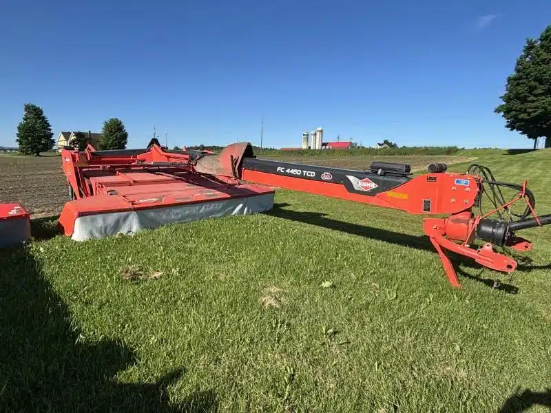 Gallery image 2 for 2019 Kuhn FC 4460 TCD Disc Mower Conditioner