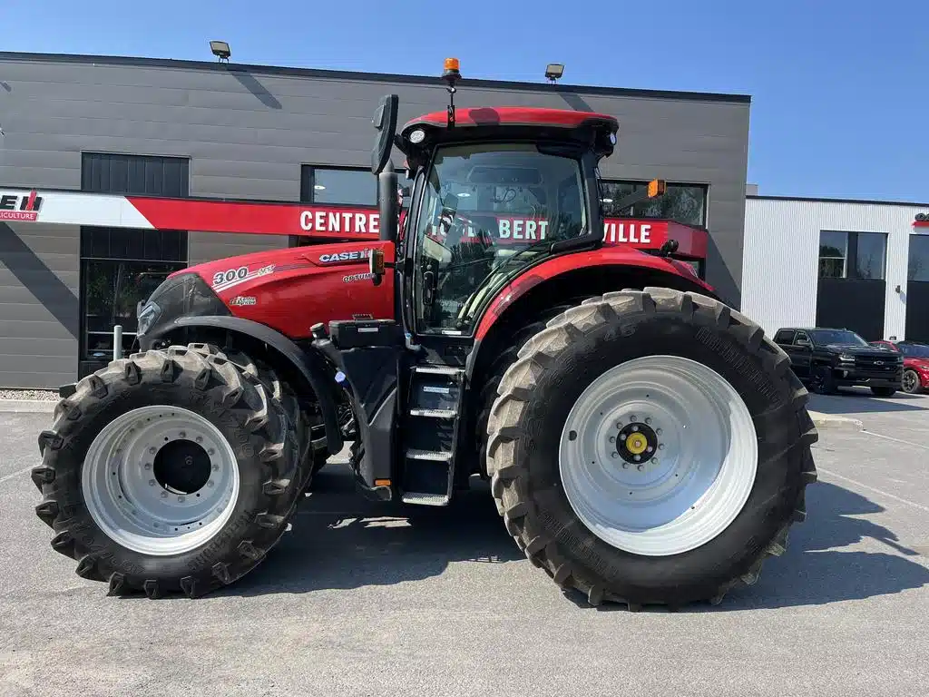 Photo de la Galerie 1 pour 2024 Case IH OPTUM 300 Tracteur