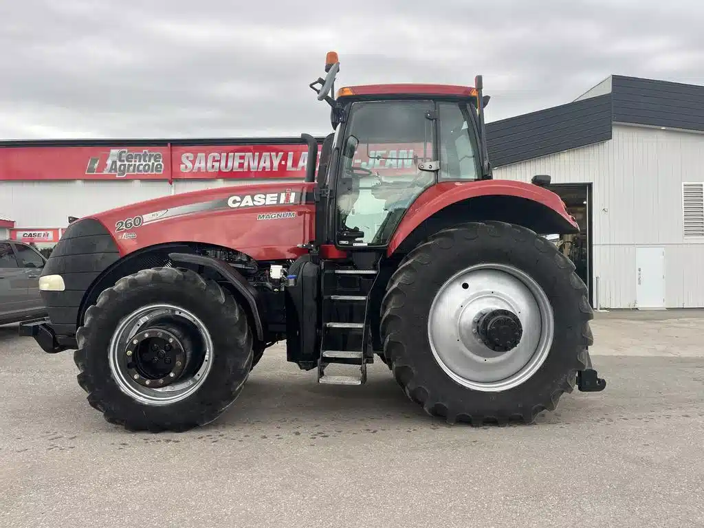 Gallery image 1 for 2011 Case IH MAGNUM 260 Tractor