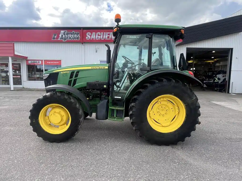Photo de la Galerie 1 pour 2014 John Deere 5085M Tracteur