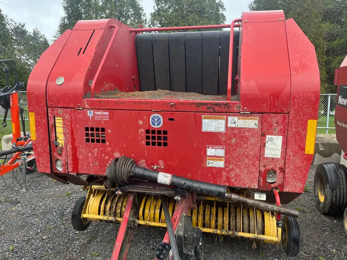 Gallery image 2 for Used 2004 New Holland BR740 Round Baler