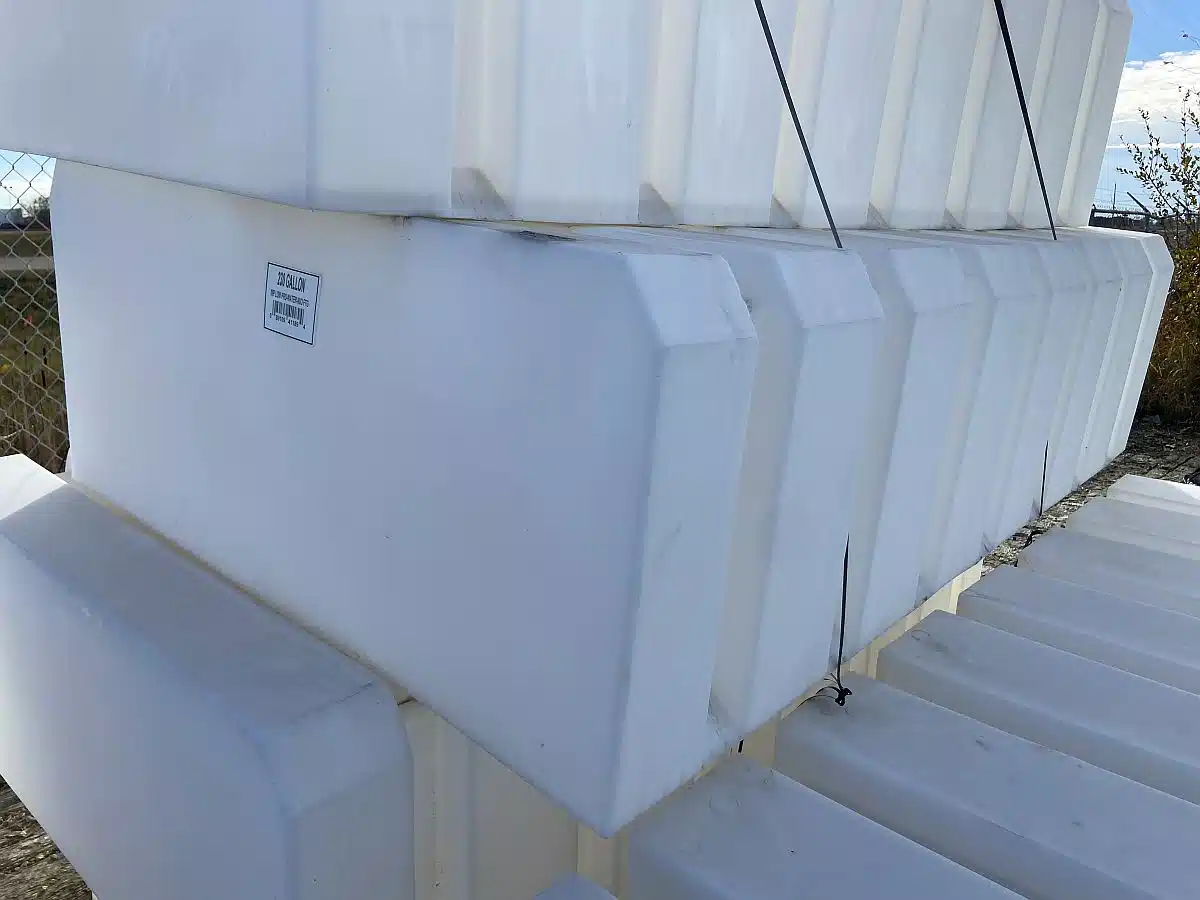 Photo de la Galerie 1 pour Norwesco 230 Gallon Réservoir