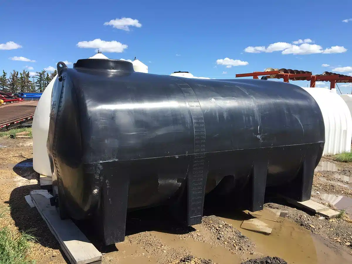 Gallery image 1 for New 2025 Enduraplas THF03200 Fertilizer Tank