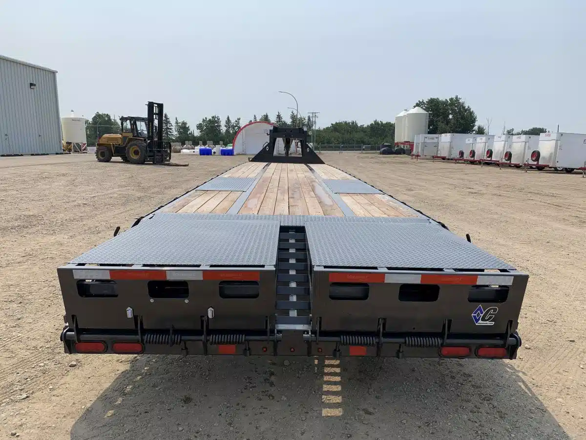 Gallery image 2 for New 2023 Diamond C FMAX Trailer - Flat Deck