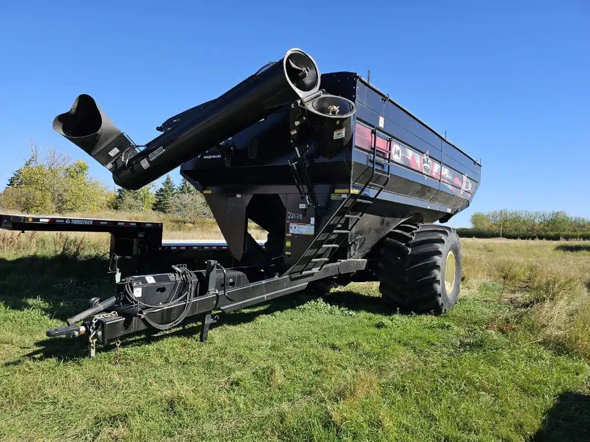 Gallery image 1 for Used 2022 J&M 1522 Grain Cart