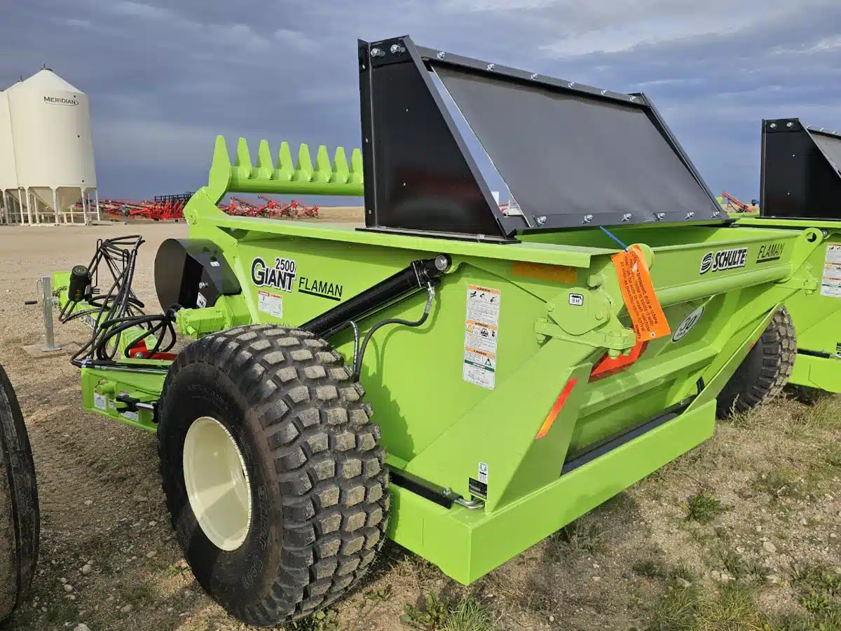 Gallery image 2 for New 2024 Schulte GIANT 2500 Rock Picker