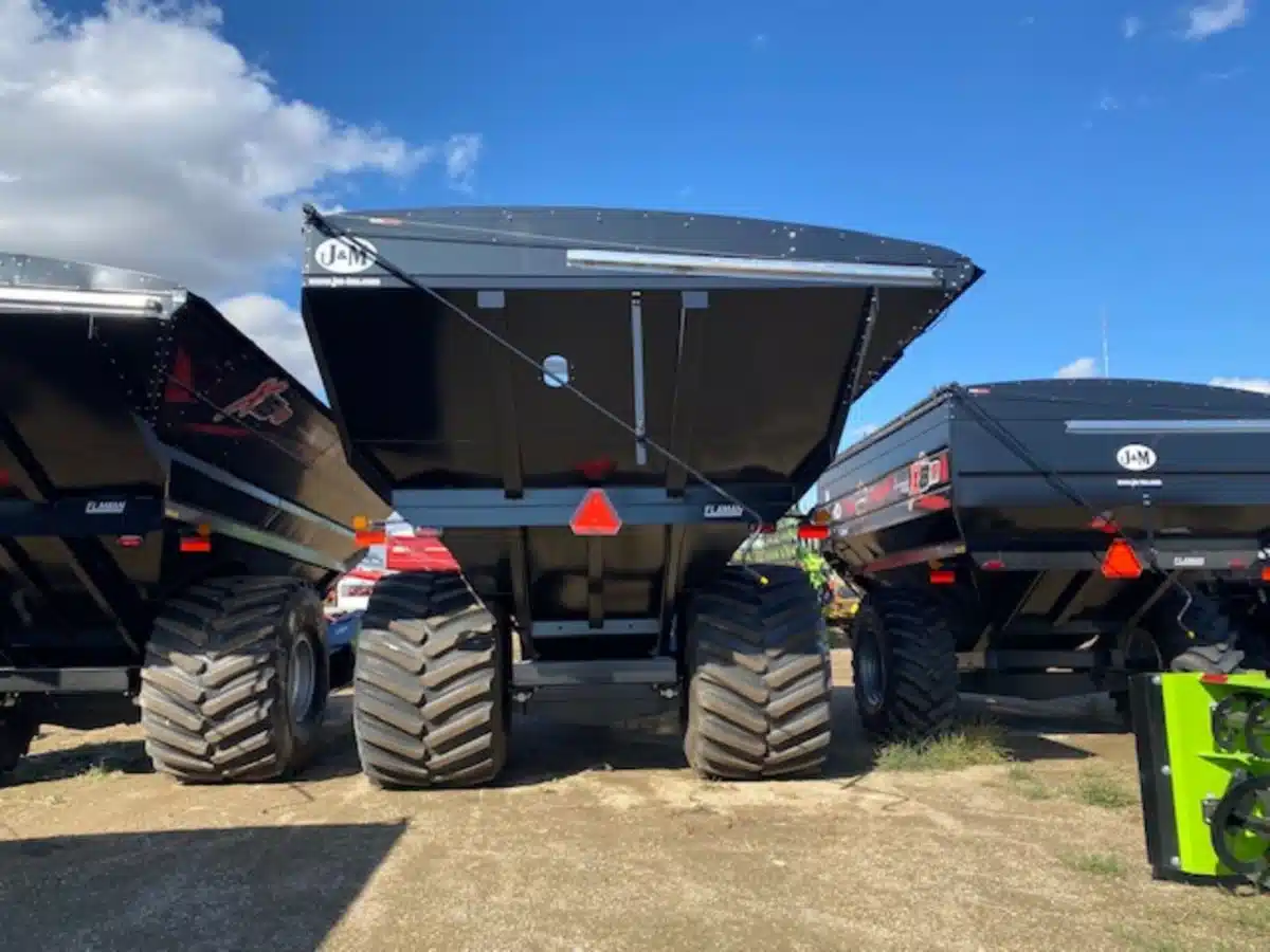 Gallery image 2 for New 2024 J&M 1522-20S HD Grain Cart