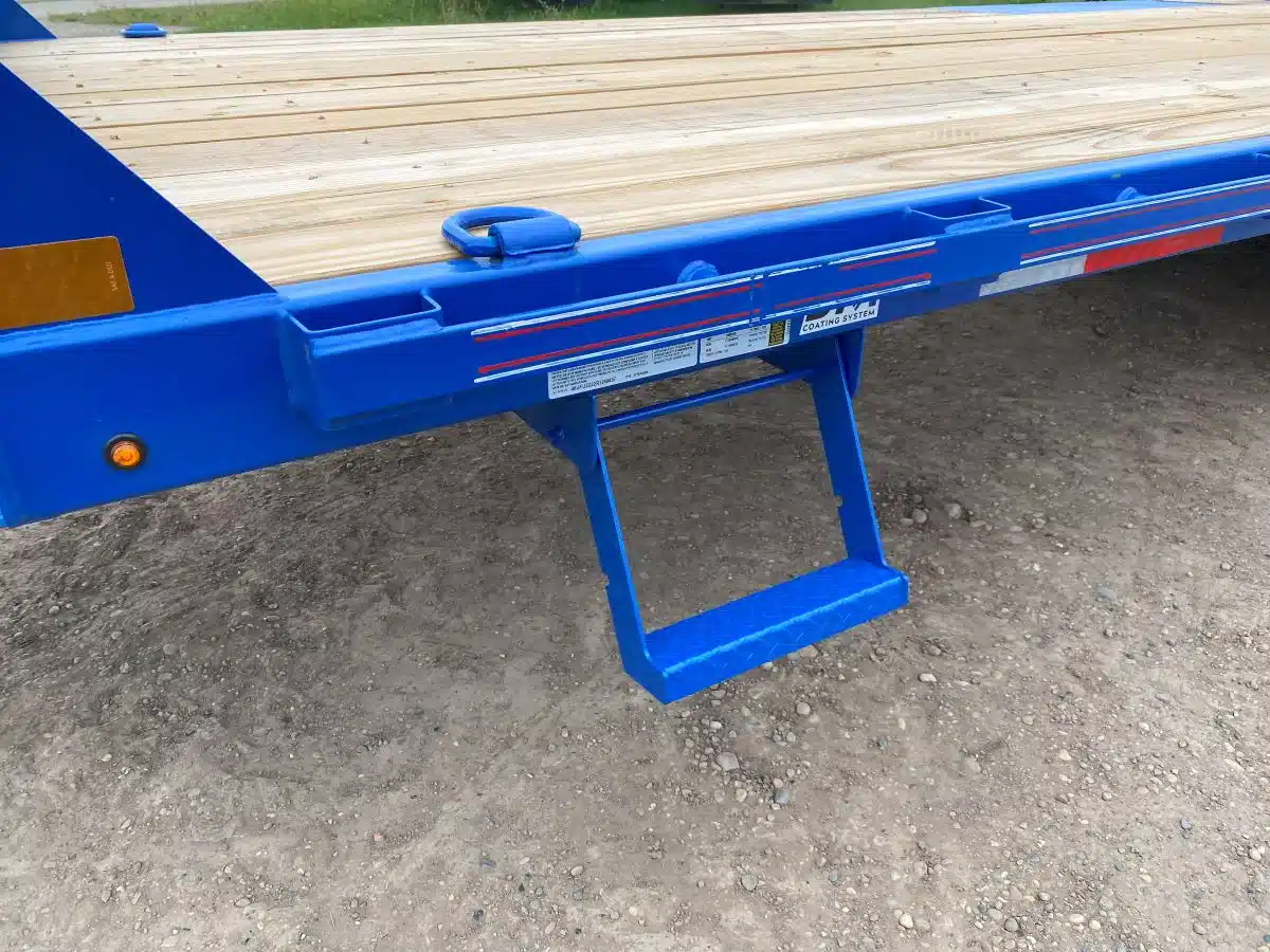 Gallery image 2 for New 2024 Diamond C DEC207 Trailer