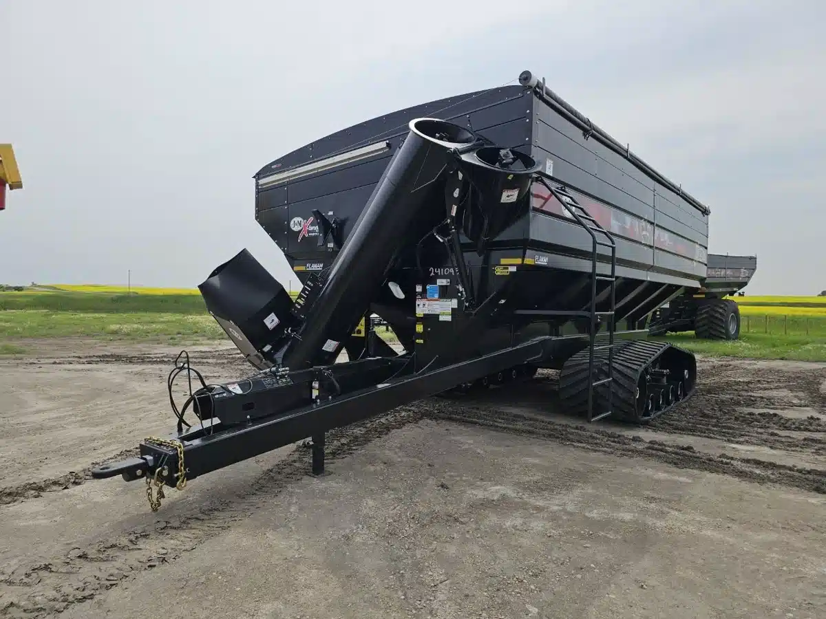 Gallery image 1 for New J&M 2332 Grain Cart