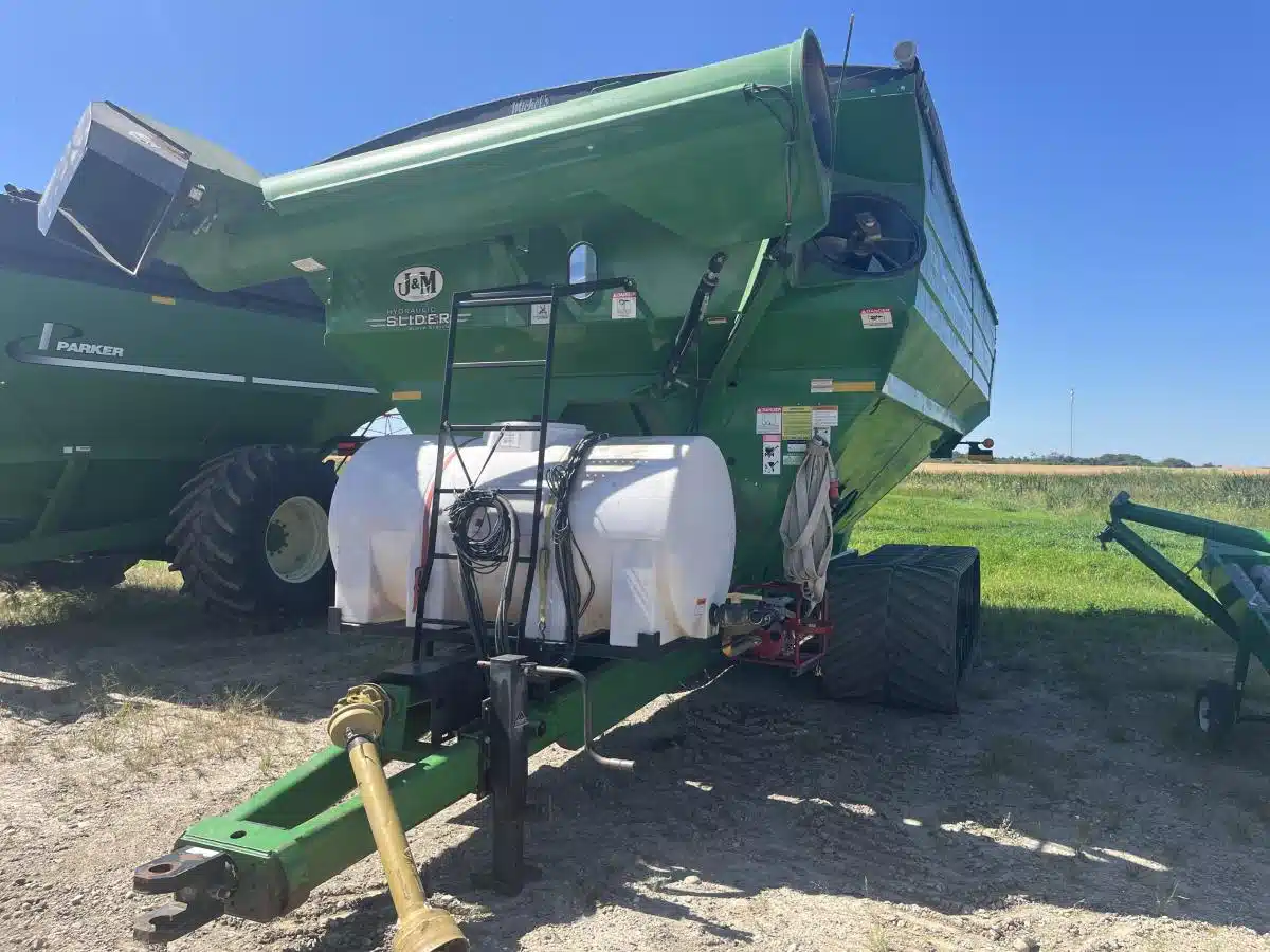 Gallery image 1 for Used 2009 J&M 1501T Grain Cart