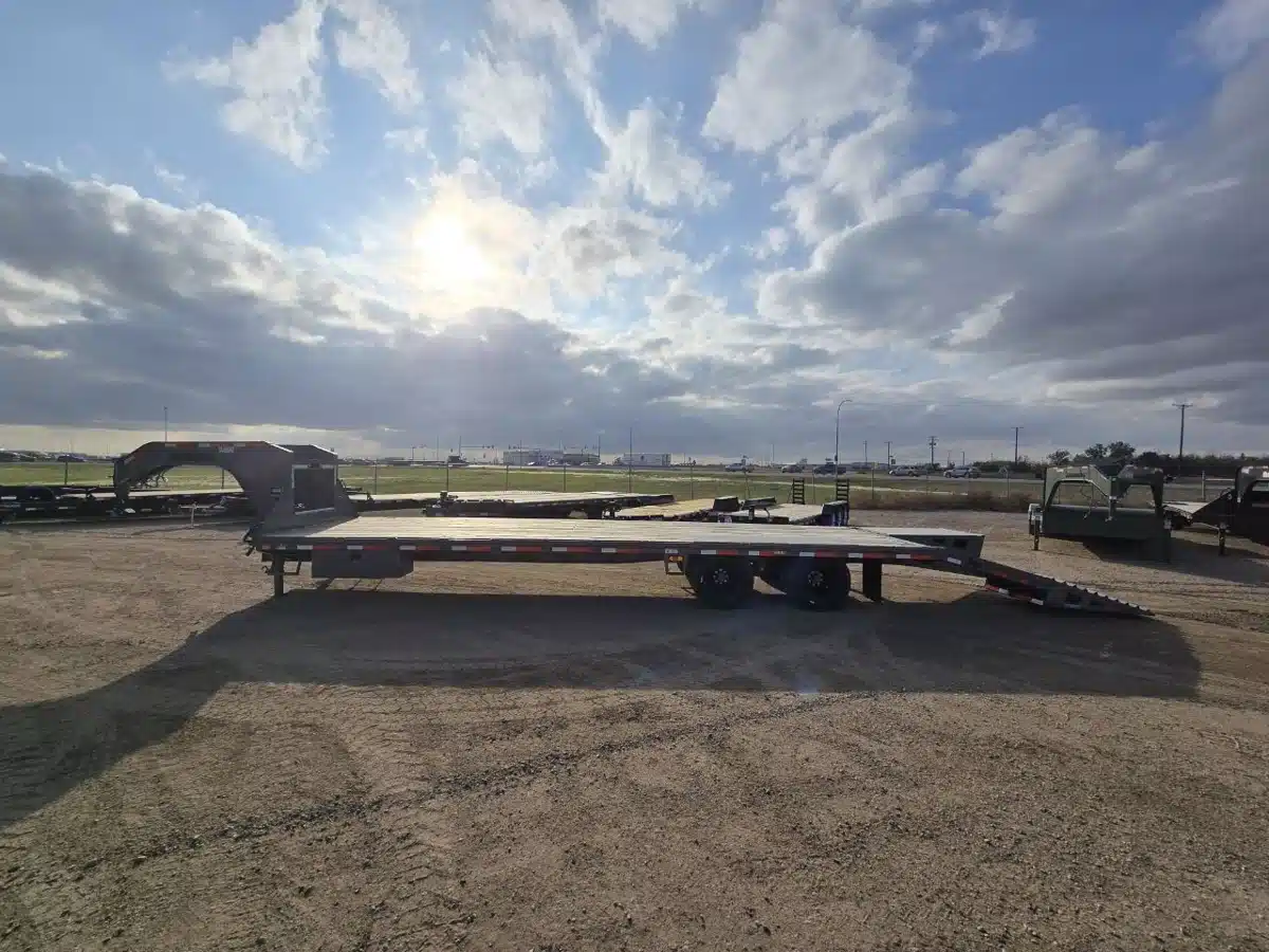 Gallery image 2 for New 2025 Diamond C FMAX Trailer - Flat Deck